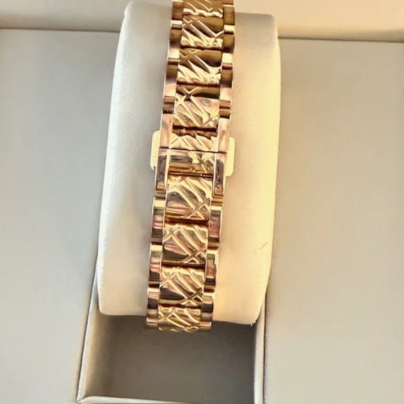 Burberry Women's Class Stainless Steel Silver Rose Gold Tone Quartz Movement EUC - Picture 8 of 16